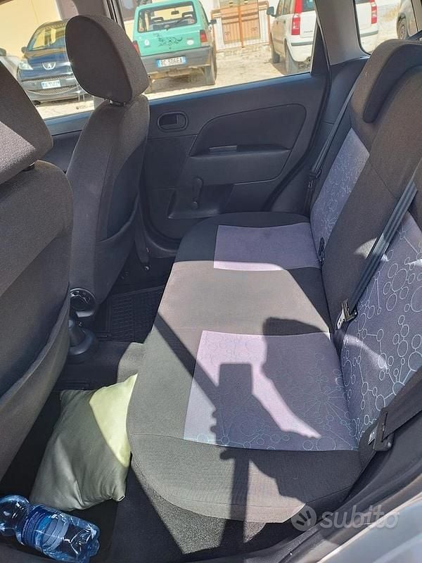 Begagnad Ford Fiesta 53 HK (38 kW) 2008 Grå Halvkombi