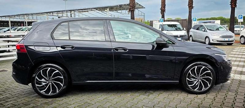 Usata VW Golf VIII Life 116 CV (85 kW) 2020 Nero Berlina