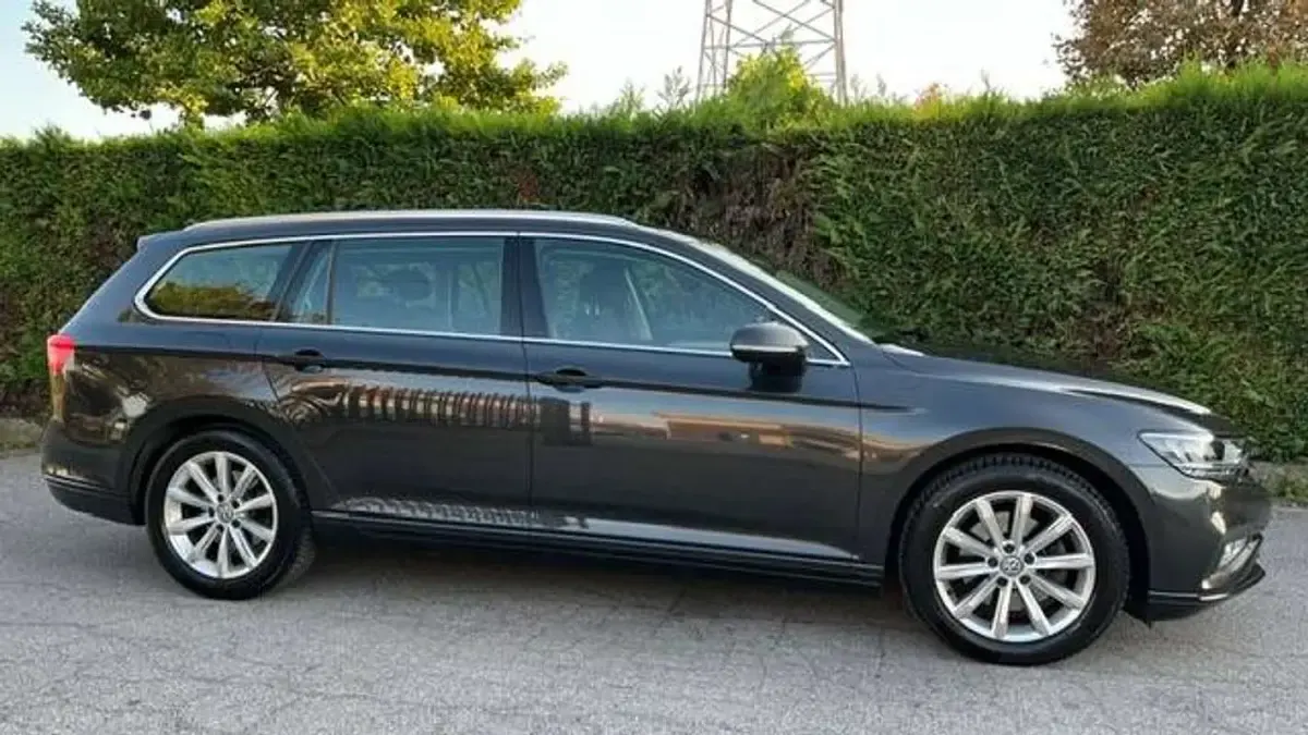 Usata VW Passat Business 120 CV (88 kW) 2020 Grigio Station wagon