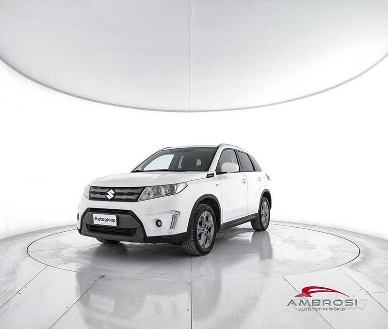 Bianco Usata 2017 Suzuki Vitara Cool SUV | 11.431 € (Buon prezzo) - Immagine 1/4