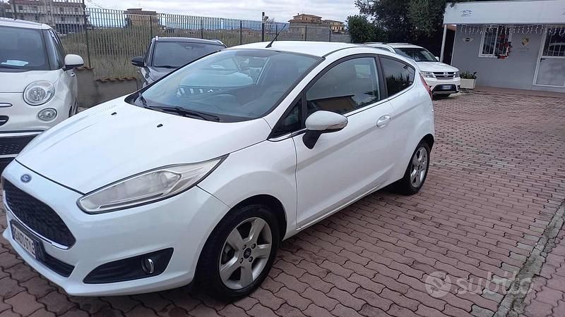 Usata Ford Fiesta Titanium 95 CV (69 kW) 2017 Bianco Utilitaria