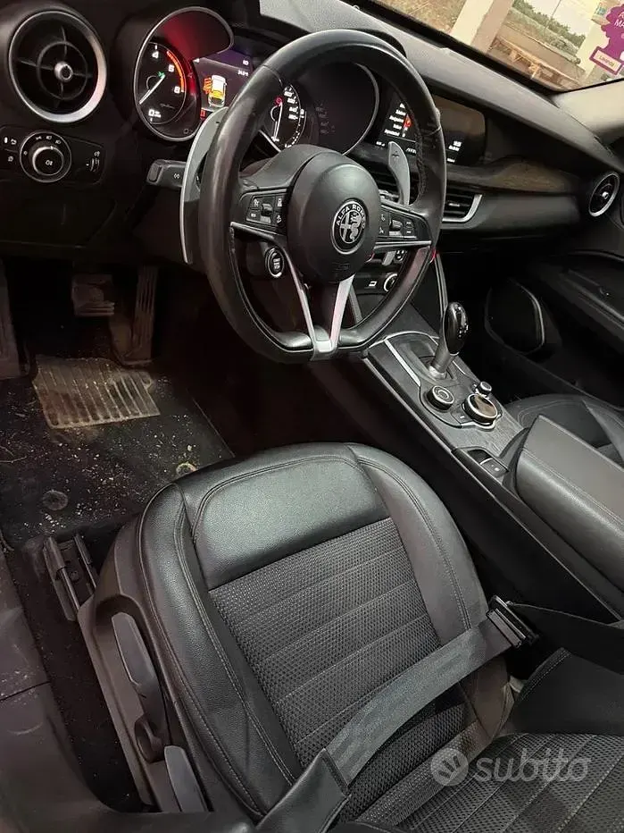 Usata Alfa Romeo Stelvio 190 CV (139 kW) 2019 Grigio SUV