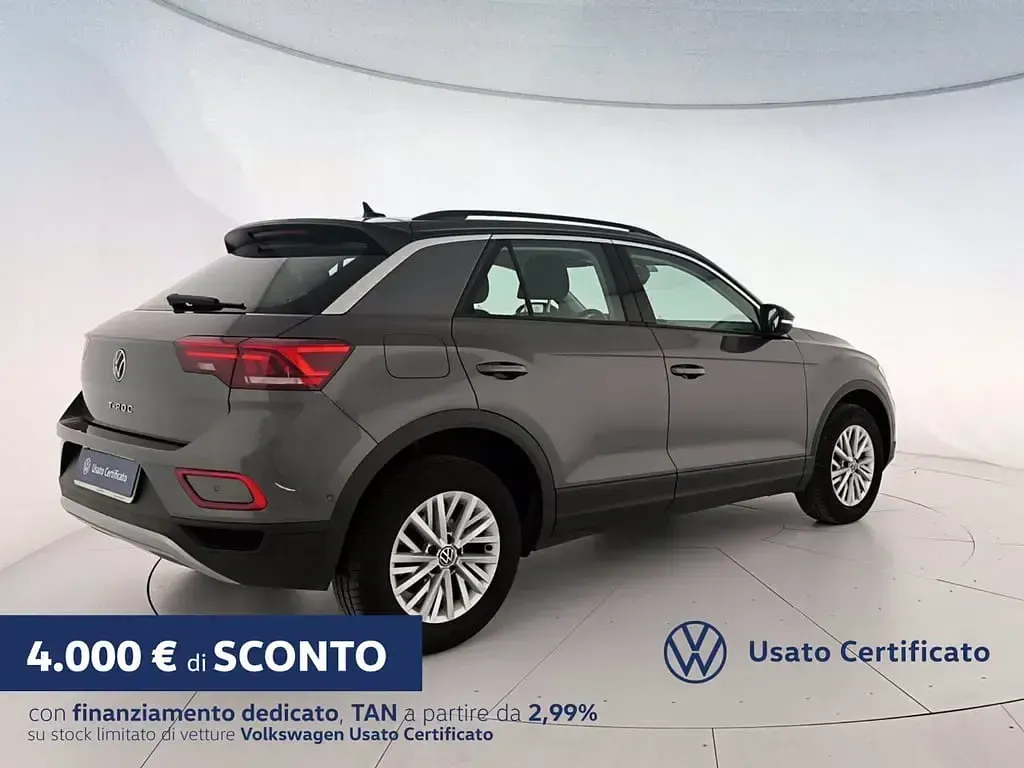 Usata VW T-Roc Life 150 CV (110 kW) 2024 Indium grey metallizzato nero SUV