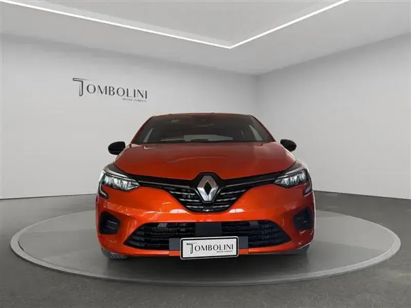 Usata Renault Clio Techno 145 CV (106 kW) 2023 Arancione Utilitaria