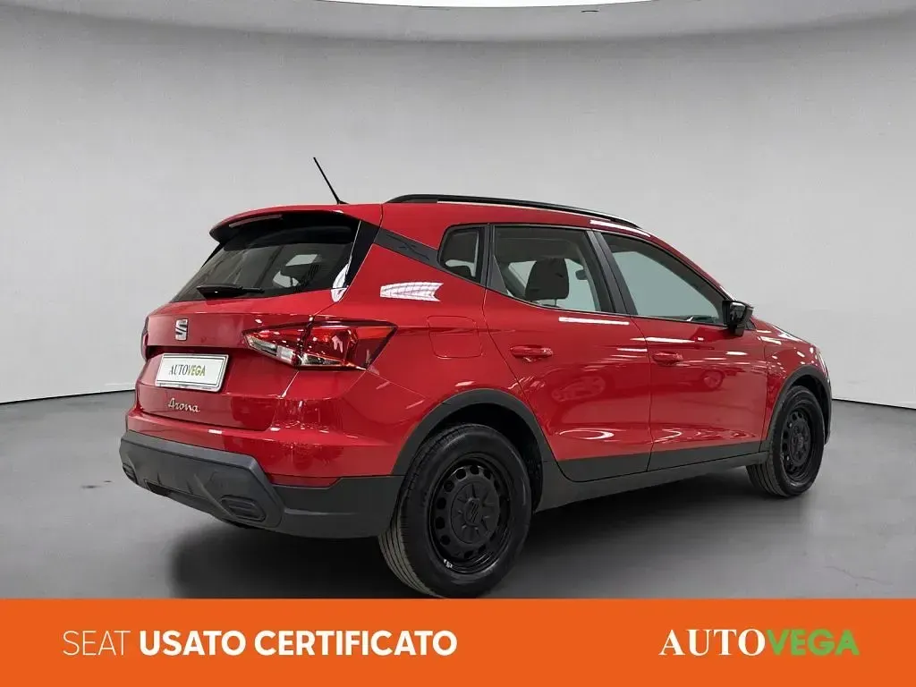 Usata Seat Arona Reference 95 CV (69 kW) 2024 Rosso pastello SUV