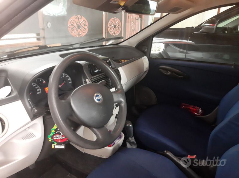 Usata Fiat Punto 69 CV (50 kW) 2005 Grigio Utilitaria