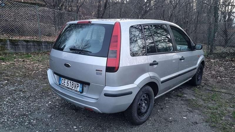 Usata Ford Fusion Zetec 68 CV (50 kW) 2002 Argento Utilitaria