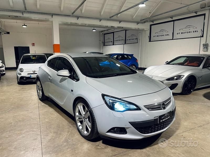 Grigio Usata 2011 Opel Astra GTC Cosmo Station wagon | 5990 € (Buon prezzo) - Immagine 1/4