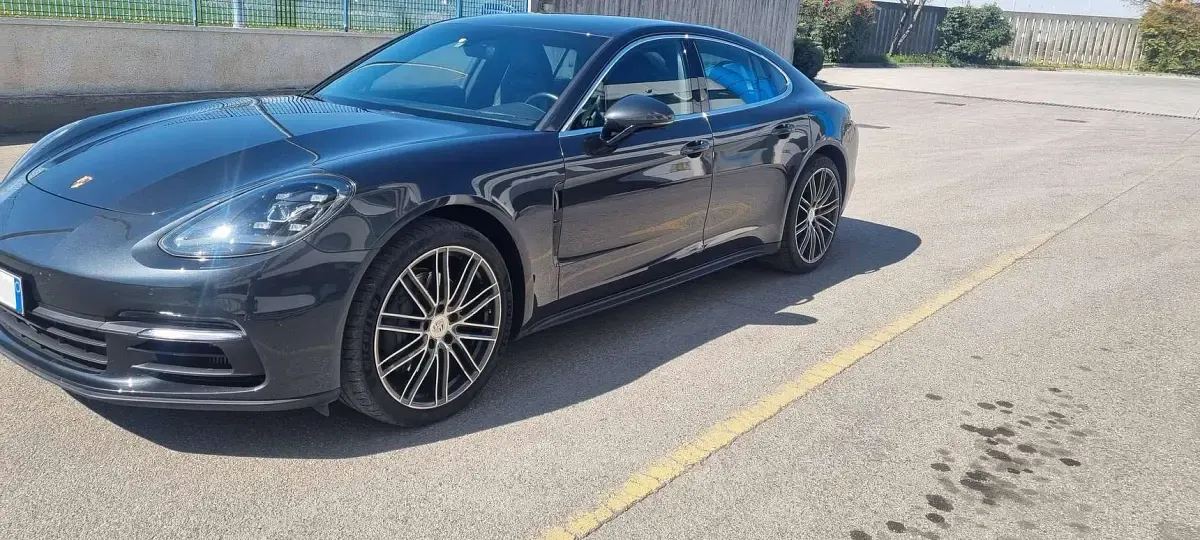 Usata Porsche Panamera 421 CV (309 kW) 2017 Grigio Utilitaria