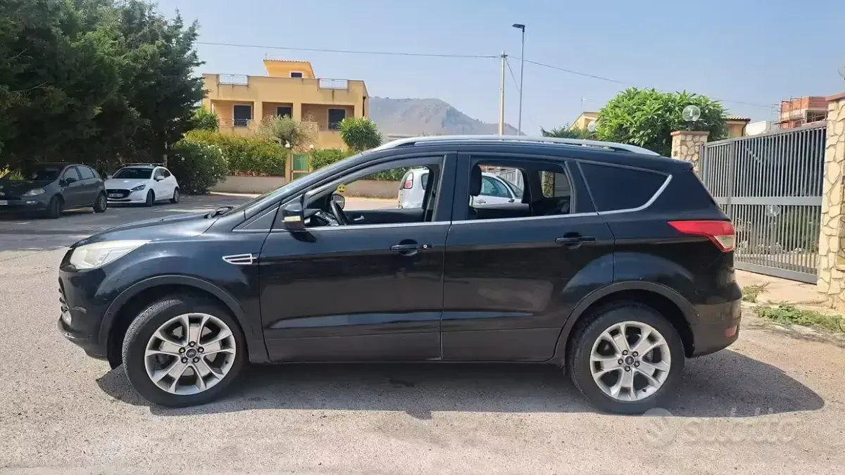 Usata Ford Kuga 140 CV (102 kW) 2013 Nero SUV