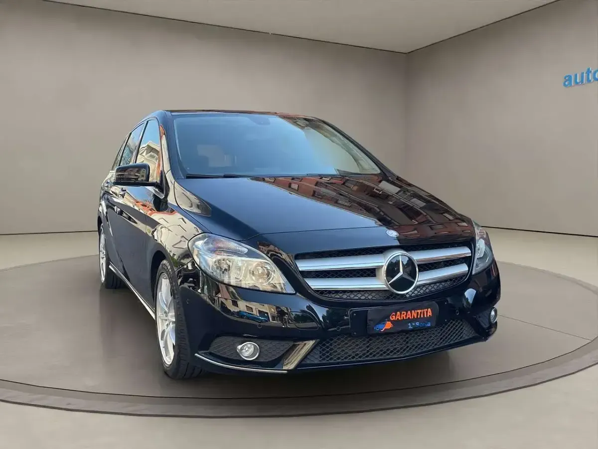 Usata Mercedes B180 122 CV (89 kW) 2012 Nero Utilitaria