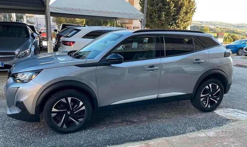 Usata Peugeot 2008 Allure 130 CV (95 kW) 2022 Grigio SUV