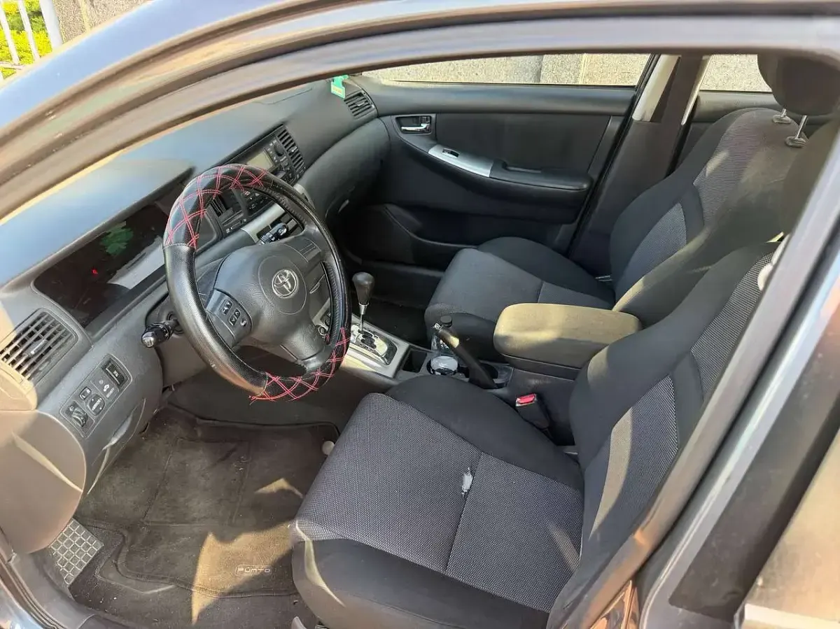 Usata Toyota Corolla 90 CV (66 kW) 2006 Grigio Berlina