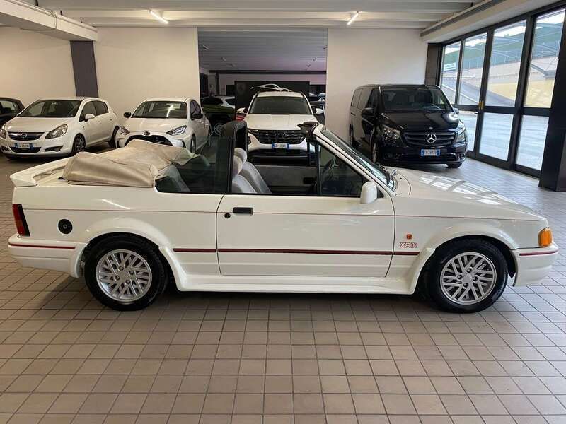 Usata Ford Escort Cabriolet 105 CV (77 kW) 1990 Bianco Cabrio