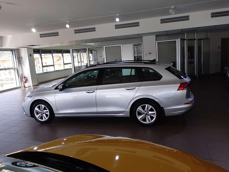Usata VW Golf VIII Life 131 CV (96 kW) 2021 Argento Station wagon