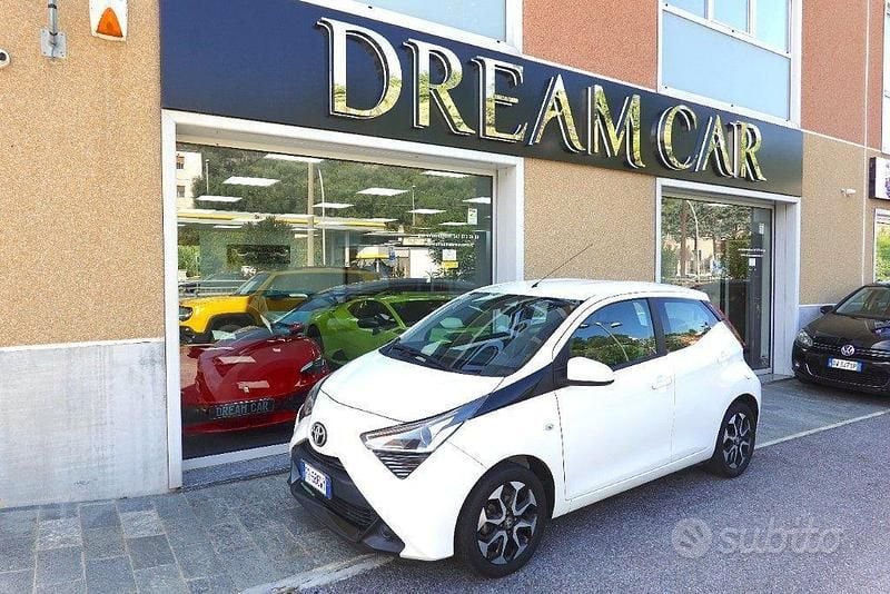 Usata Toyota Aygo X-play 72 CV (52 kW) 2018 Bianco pastello Utilitaria