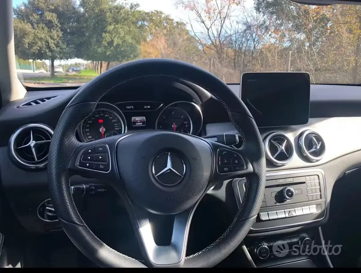 Usata Mercedes GLA200 136 CV (100 kW) 2017 Grigio SUV