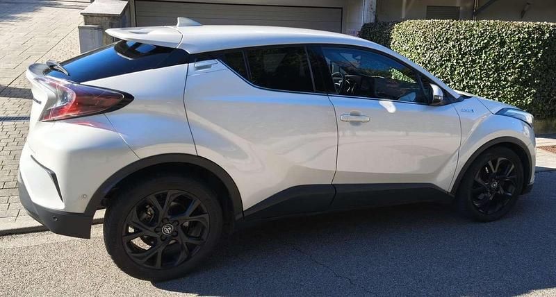 Usata Toyota C-HR Lounge 98 CV (72 kW) 2018 Bianco SUV