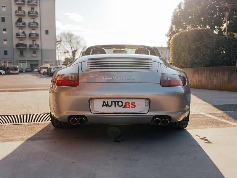 Usata Porsche 911 Carrera Cabriolet 355 CV (261 kW) 2006 Argento Cabrio