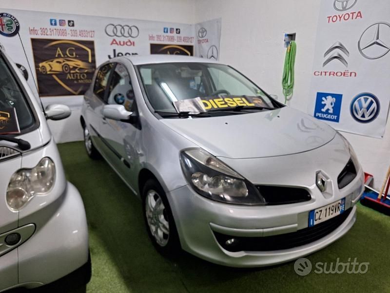 Usata Renault Clio II Luxe 85 CV (62 kW) 2006 Grigio Berlina