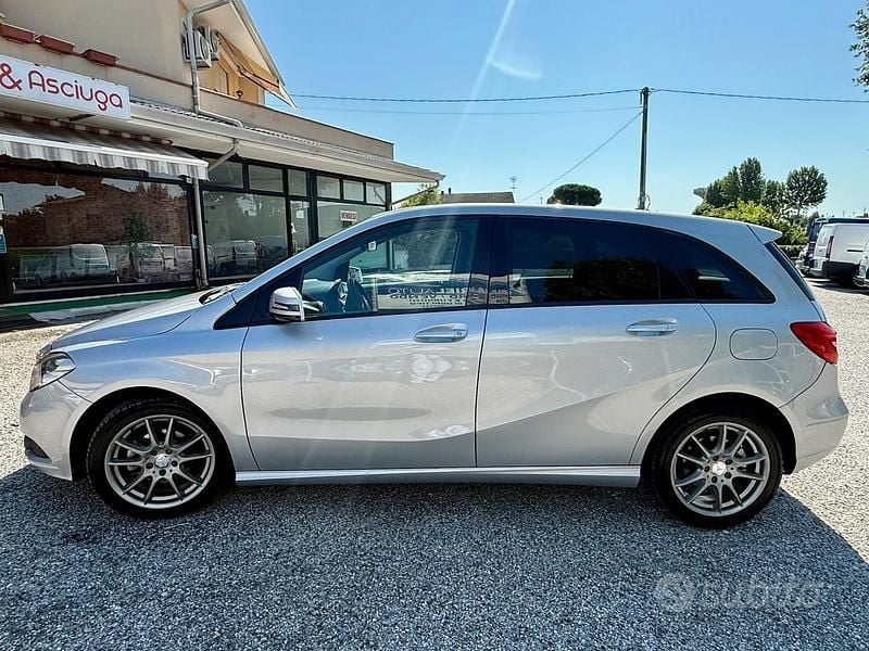 Usata Mercedes B180 Premium 109 CV (80 kW) 2014 Grigio Utilitaria