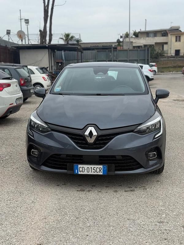 Usata Renault Clio V Intens 100 CV (73 kW) 2021 Grigio Berlina