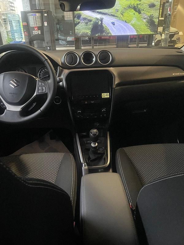 Nuova Suzuki Vitara Cool 110 CV (80 kW) 2025