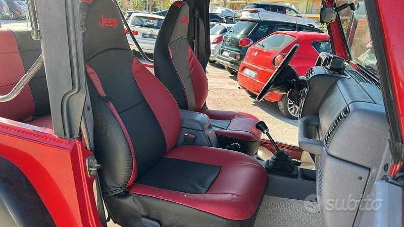 Begagnad Jeep Wrangler 118 HK (86 kW) 1996 Röd SUV