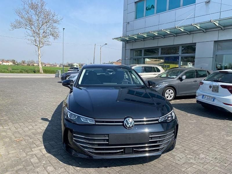 Usata VW Passat Elegance 150 CV (110 kW) 2025 Nero Station wagon