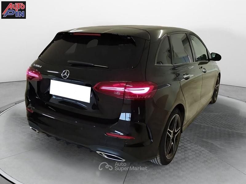 Usata Mercedes B200 AMG line 150 CV (110 kW) 2024 Nero Monovolume