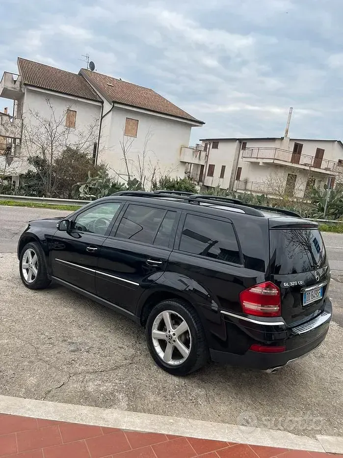 Käytetty Mercedes GL320 224 HP (164 kW) 2007 Katumaasturi
