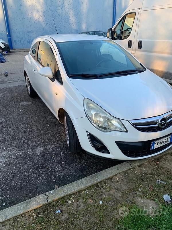 Usata Opel Corsa 85 CV (62 kW) 2011 Bianco Coupé