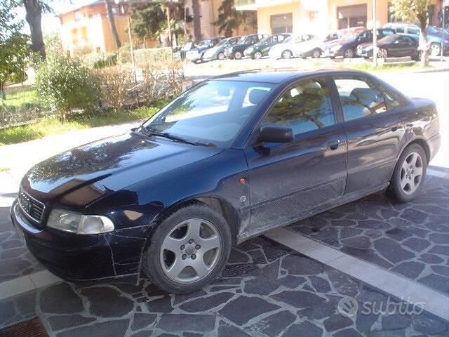 Usata Audi A4 125 CV (91 kW) 1995 Blu Berlina