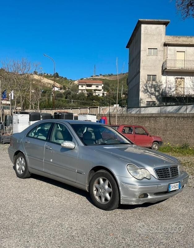 Grigio Usata 2003 Mercedes C200 Berlina | 2000 € (Buon prezzo) - Immagine 1/4