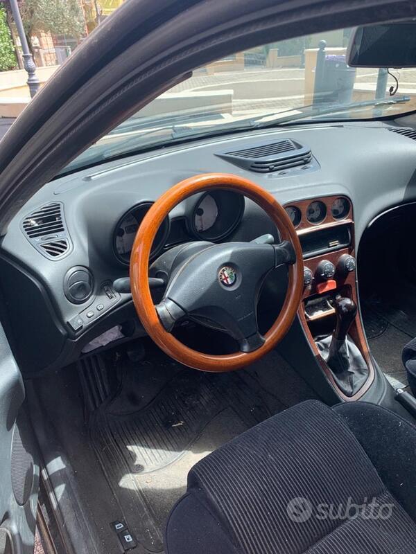 Usato 2001 Alfa Romeo 156 1.7 CNG_Hybrid 140 CV (2.499 €)