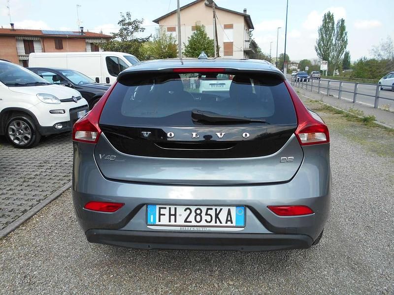 Gebraucht Volvo V40 Business Edition 120 PS (88 kW) 2017 Grau Limousine