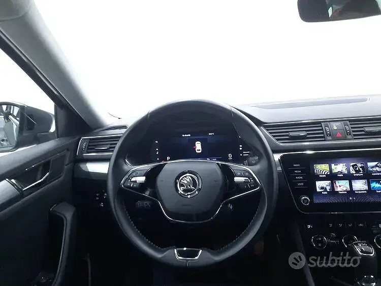 Usata Skoda Superb Executive 150 CV (110 kW) 2022 Grigio Station wagon