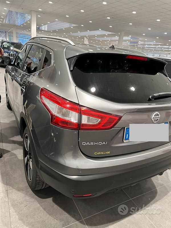 Usata Nissan Qashqai N-Connecta 110 CV (80 kW) 2017 Grigio SUV