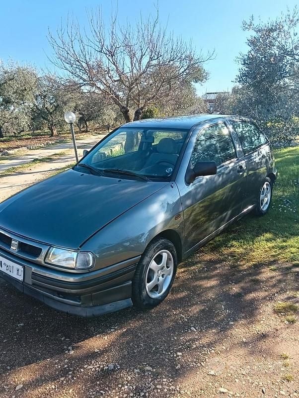 Usata Seat Ibiza 60 CV (44 kW) 1996 Grigio Utilitaria