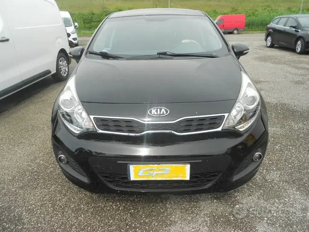 Usata Kia Rio Active 75 CV (55 kW) 2013 Nero metallizzato Berlina