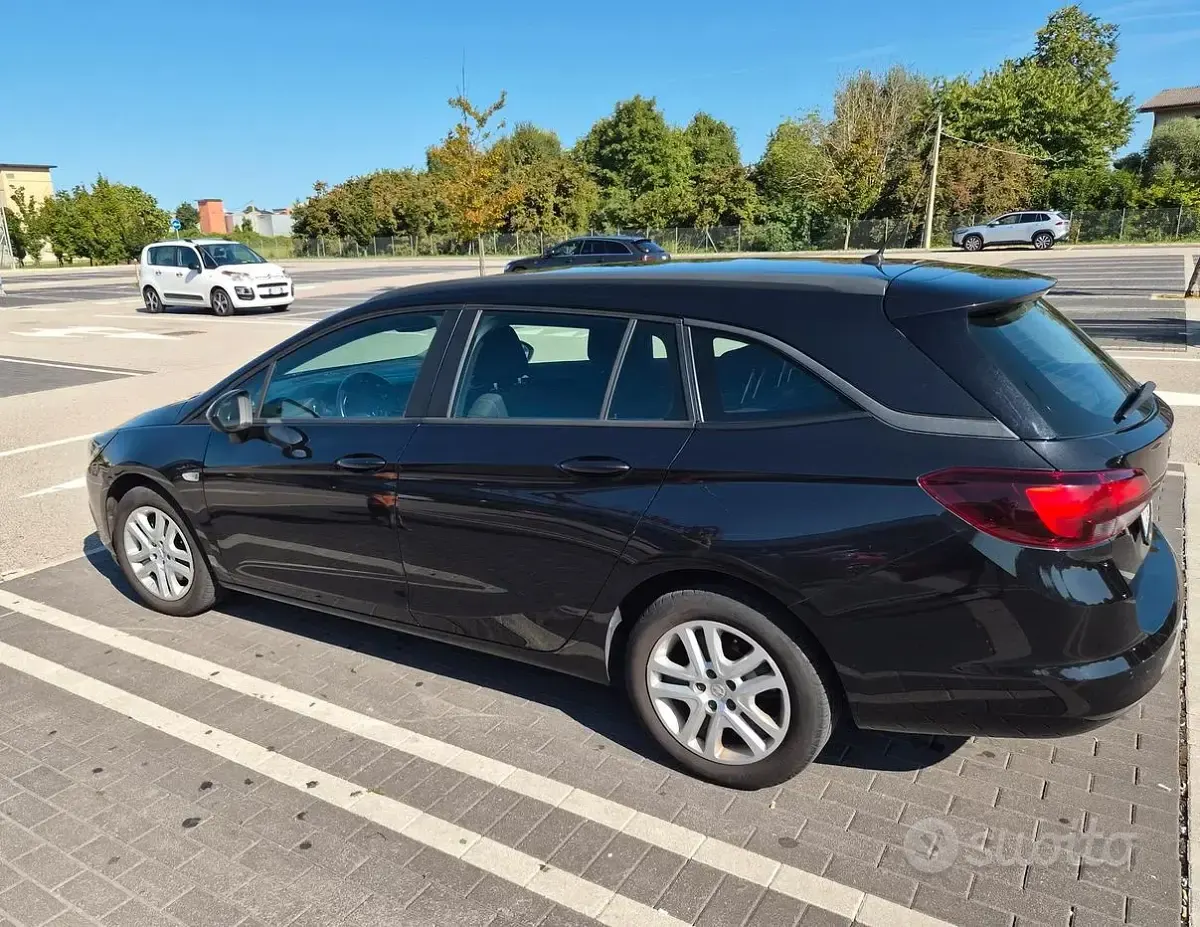 Usata Opel Astra 101 CV (74 kW) 2016 Nero Station wagon