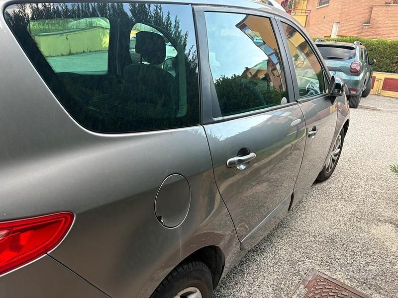 Usata Renault Grand Scénic III 110 CV (80 kW) 2015 Grigio Monovolume