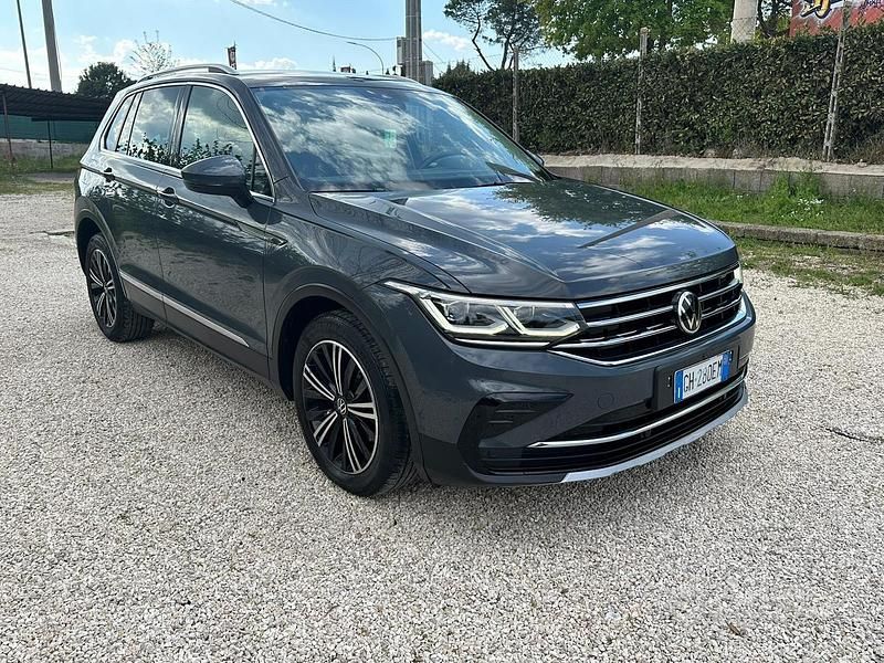 Usata VW Tiguan 150 CV (110 kW) 2021 Verde SUV