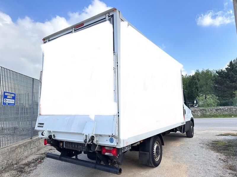 Usata Iveco Daily 145 CV (106 kW) 2015 Bianco