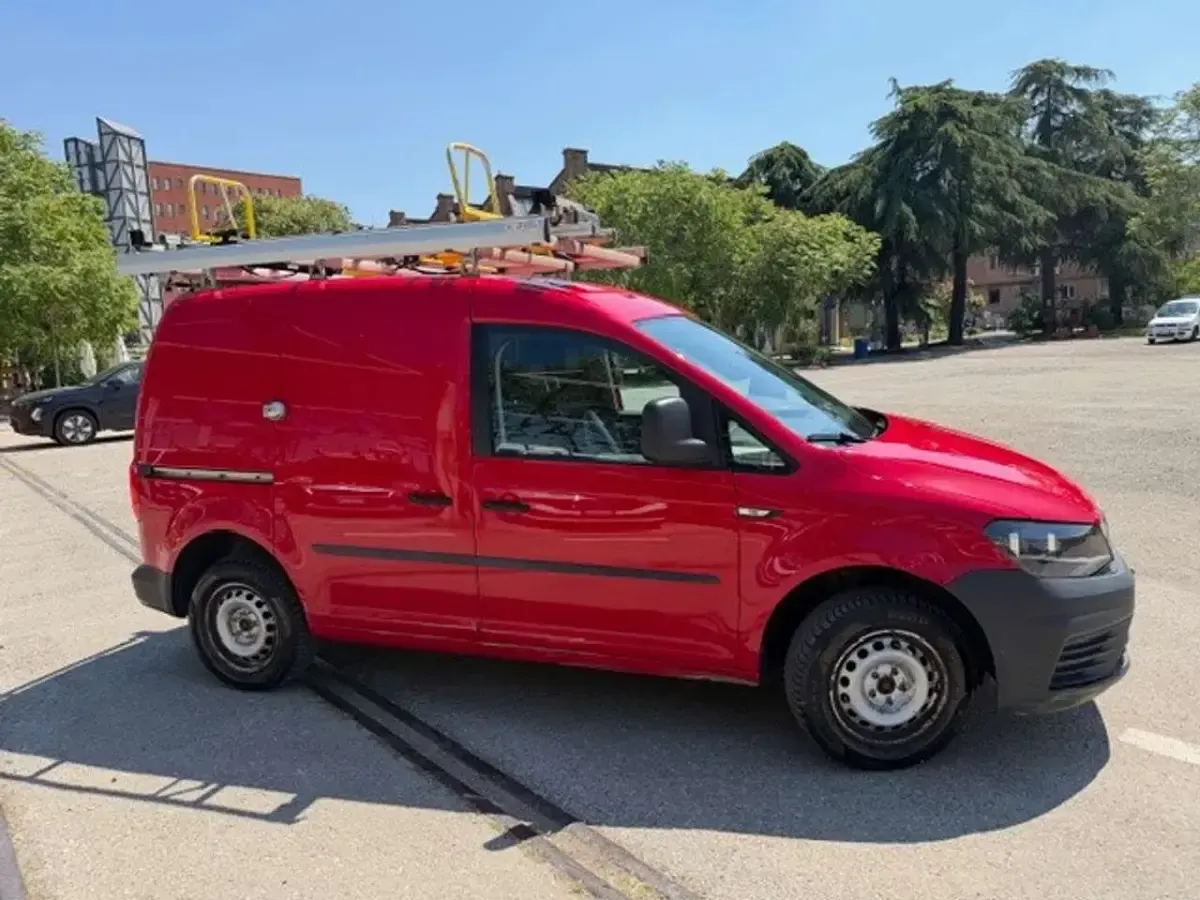 Usata VW Caddy 110 CV (80 kW) 2016 Rosso Monovolume