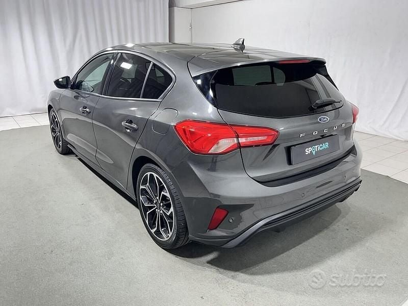 Usata Ford Focus ST-Line 125 CV (91 kW) 2020 Grigio scuro Berlina