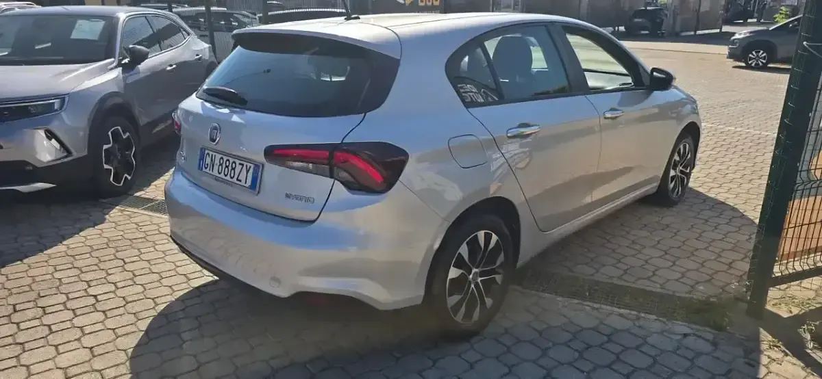 Usata Fiat Tipo Cross 131 CV (96 kW) 2023 Argento Berlina