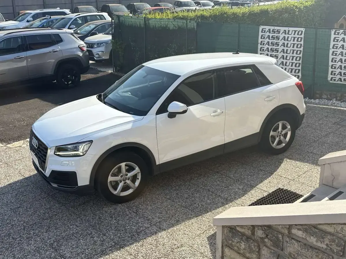 Usata Audi Q2 Business 116 CV (85 kW) 2020 Blu/azzurro SUV