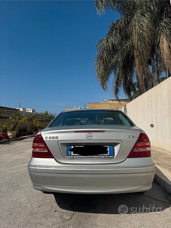 Usata Mercedes C200 122 CV (89 kW) 2004 Grigio Berlina