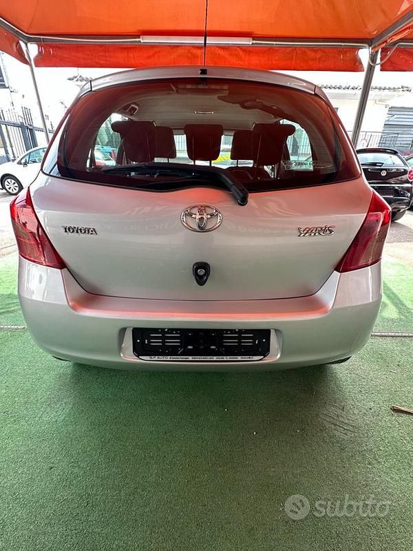 Usata Toyota Yaris Sol 84 CV (61 kW) 2007 Grigio Utilitaria